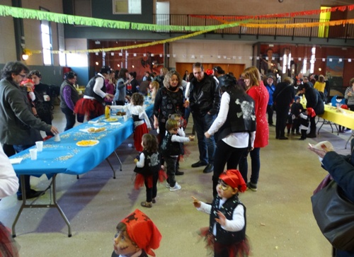 Les fam&iacute;lies han celebrat el carnaval a la llar d'infants